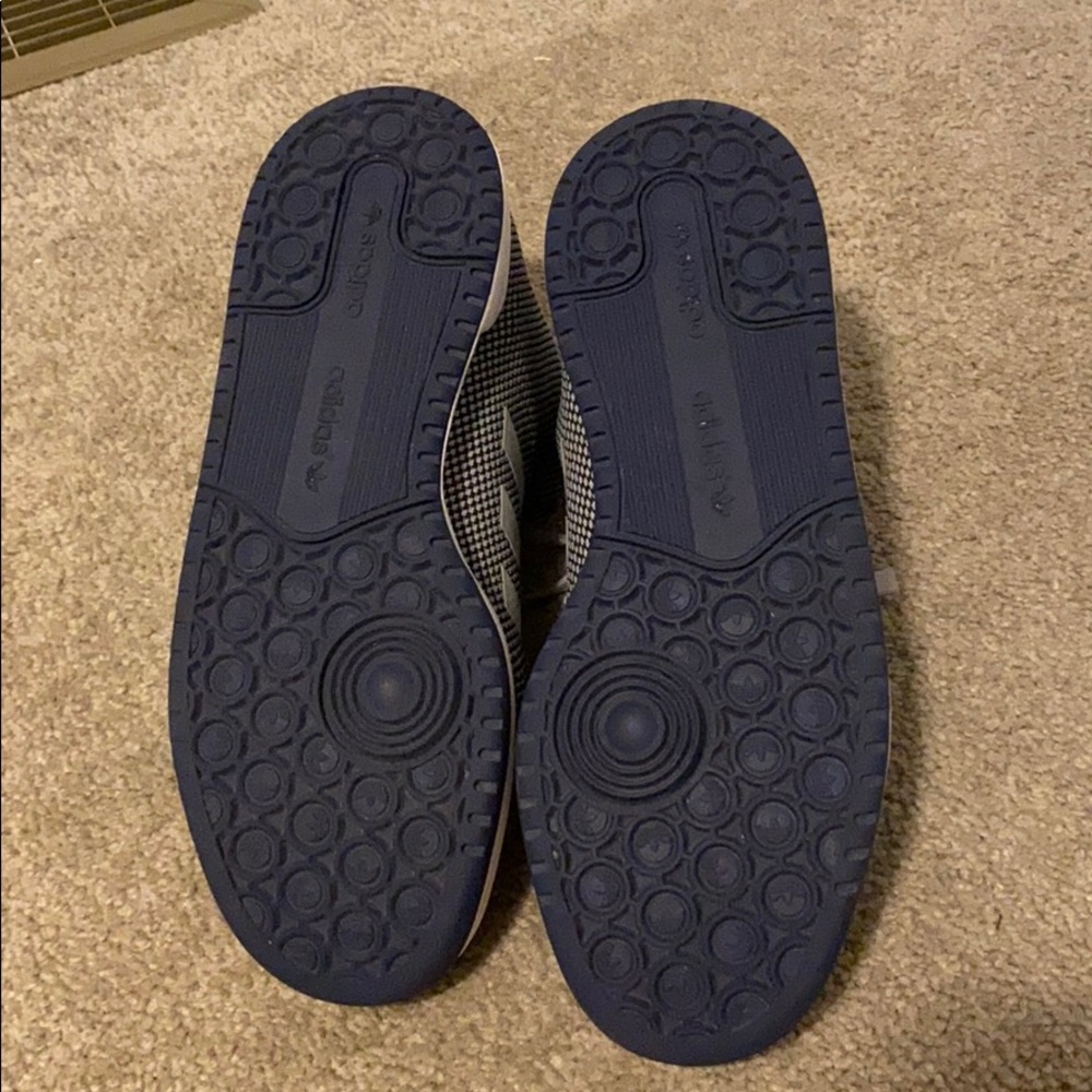 Adidas sneaker - Picture 4 of 6
